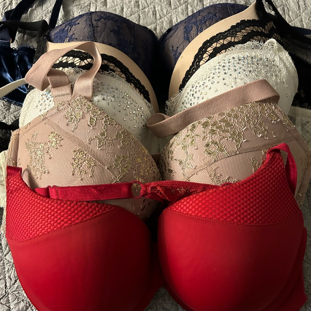 Last Day! Has to go!  Women’s bras, 36DD, Victoria’s Secret, 2 front close